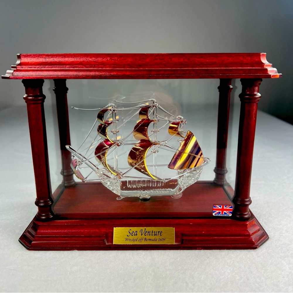 VERA P. CARD Shipwreck “Sea Venture” Clipper Crystal Model Cherrywood Case EUC